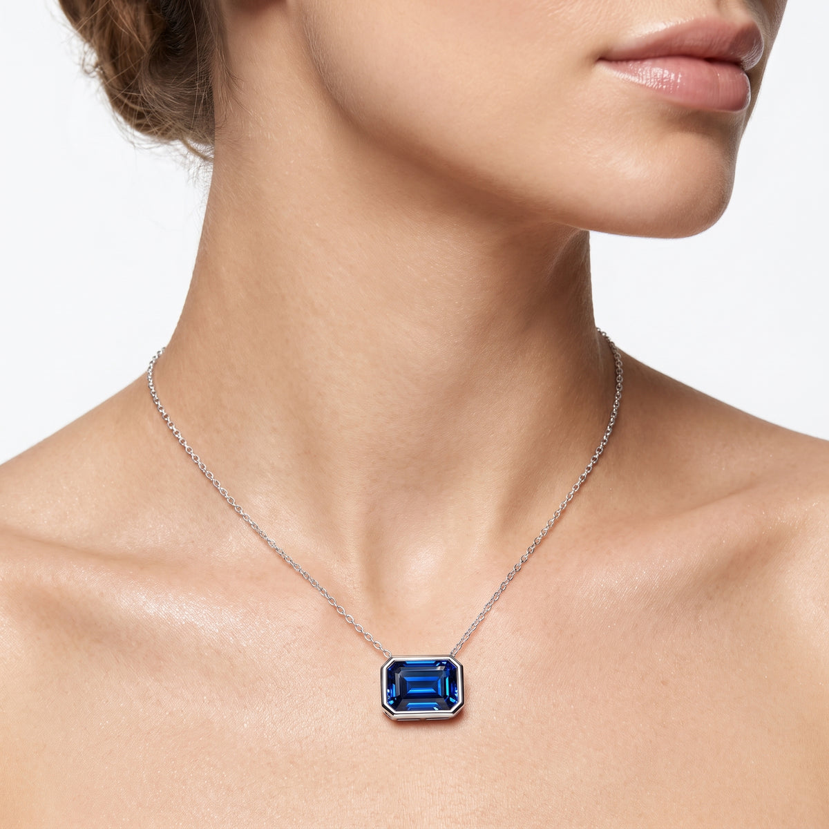 _lifestyle_image@SKU:P245G-BSGE0200000PL #metal_silver+origin_lab-created