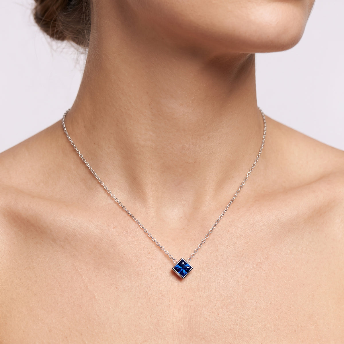 _lifestyle_image@SKU:P245G-BSGP00250004W #metal_10k-white-gold+origin_lab-created