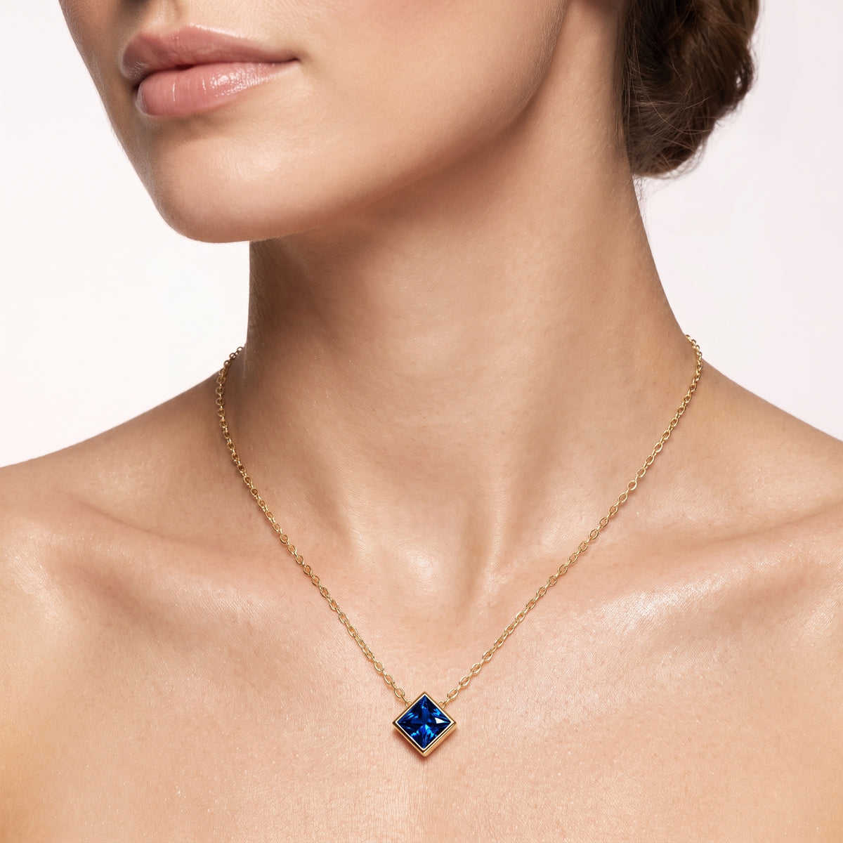 _lifestyle_image@SKU:P245G-BSGP00500004Y #metal_10k-yellow-gold+origin_lab-created