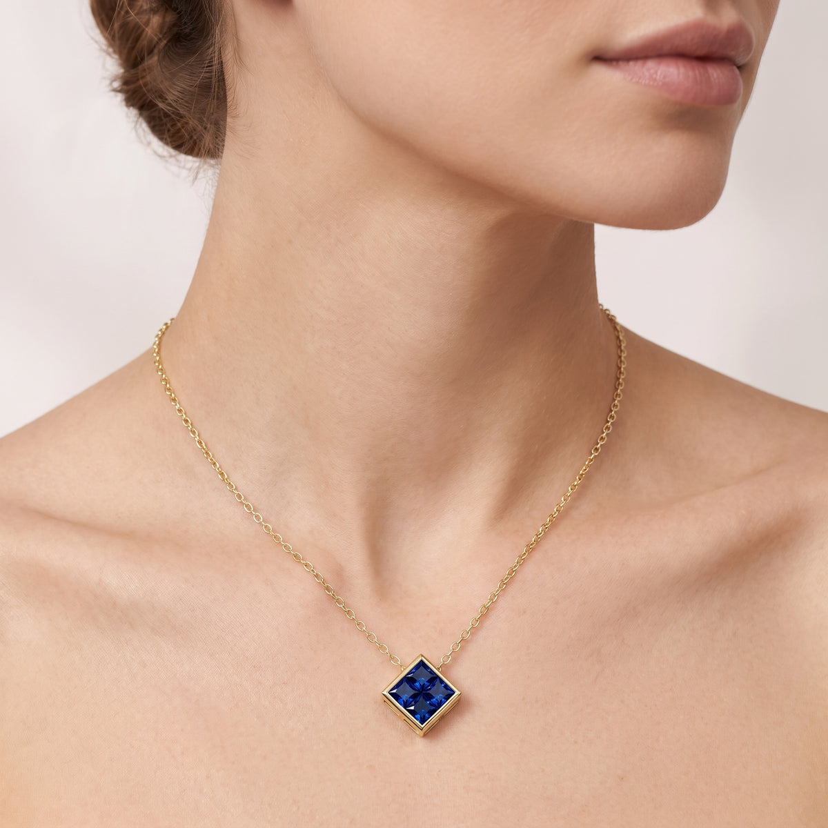 _lifestyle_image@SKU:P245G-BSGP01000004Y #metal_10k-yellow-gold+origin_lab-created