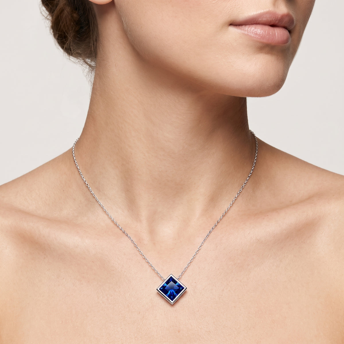 _lifestyle_image@SKU:P245G-BSGP0150000PL #metal_silver+origin_lab-created