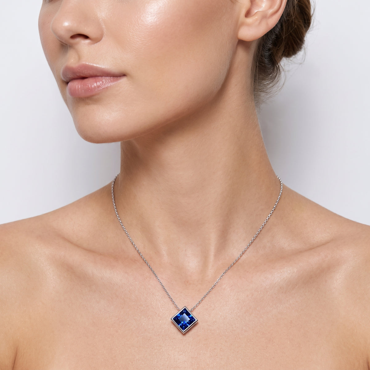_lifestyle_image@SKU:P245G-BSGP0200000PL #metal_silver+origin_lab-created