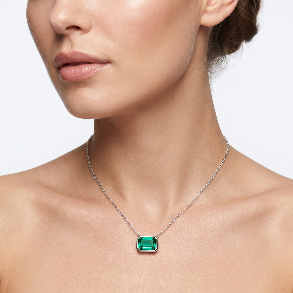 _lifestyle_image@SKU:P245G-EMGE0100000PL #metal_silver+origin_lab-created