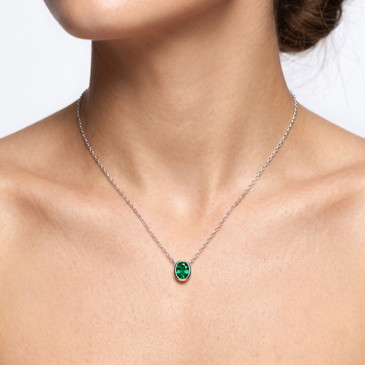 _lifestyle_image@SKU:P245G-EMGO0025000PL #metal_silver+origin_lab-created