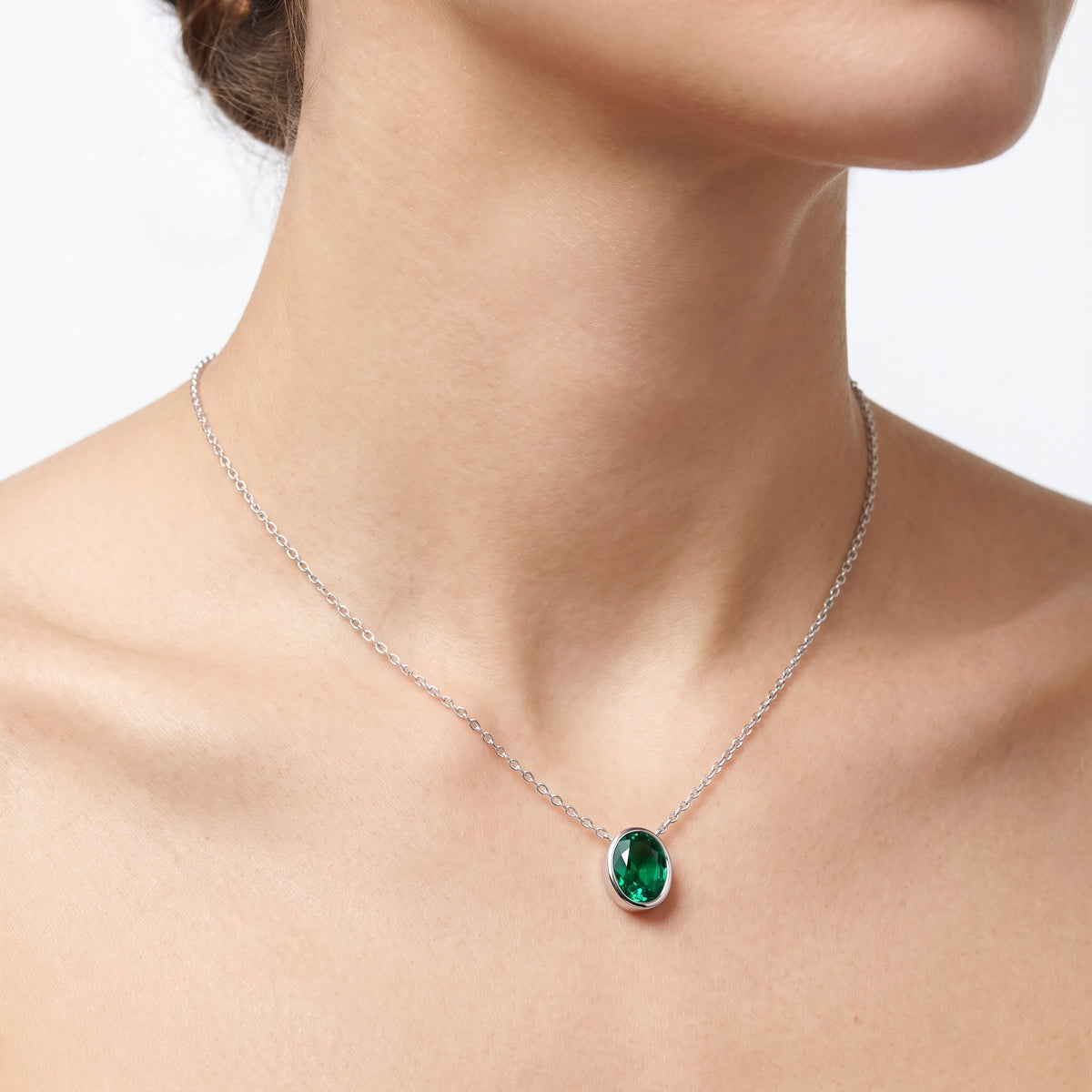 _lifestyle_image@SKU:P245G-EMGO0100000PL #metal_silver+origin_lab-created