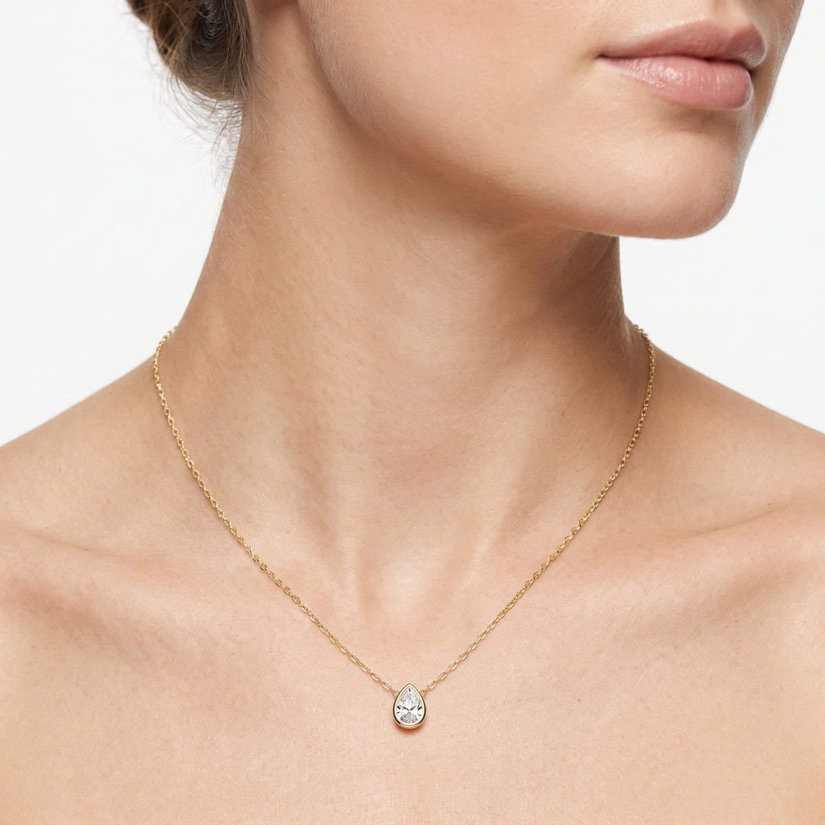 _lifestyle_image@SKU:P2476-LADD00250004Y #metal_10k-yellow-gold+origin_lab-grown+quality_g-si