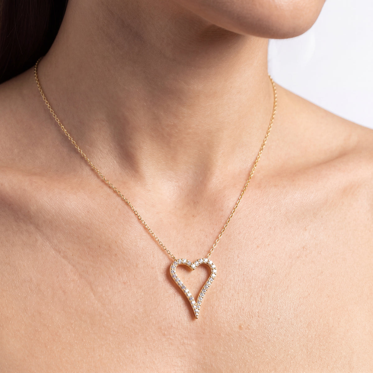 _lifestyle_image@SKU:P2959-LADR00250004Y #metal_10k-yellow-gold+origin_lab-grown+quality_g-si