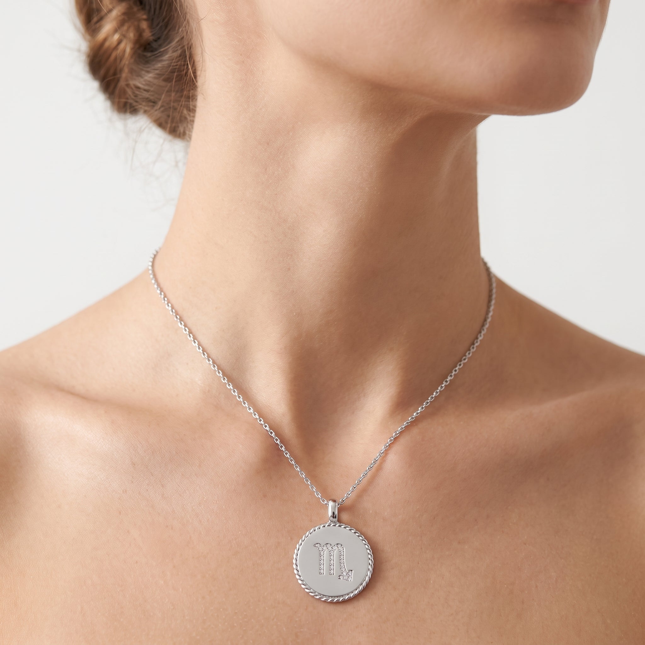 _lifestyle_image@SKU:P3777-LADR0010000DW #metal_silver+origin_lab-grown+quality_g-si