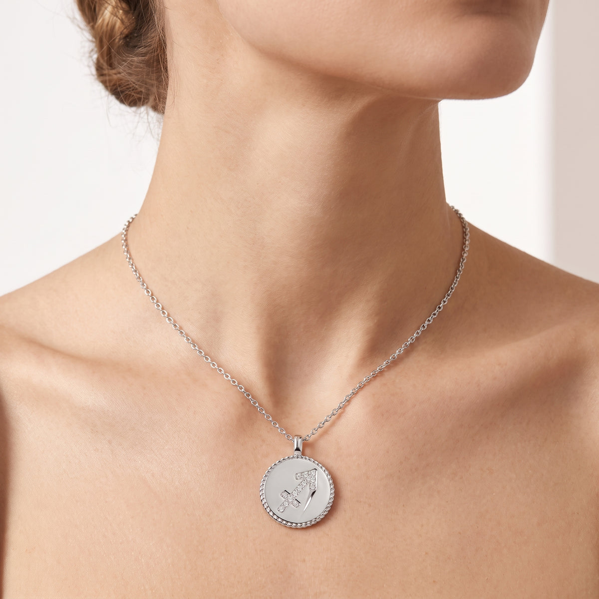_lifestyle_image@SKU:P3778-LADR0011000DW #metal_silver+origin_lab-grown+quality_g-si