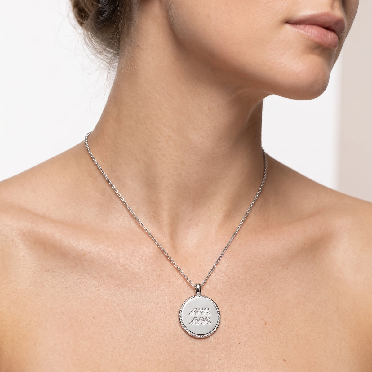 _lifestyle_image@SKU:P3779-LADR00110004W #metal_10k-white-gold+origin_lab-grown+quality_g-si