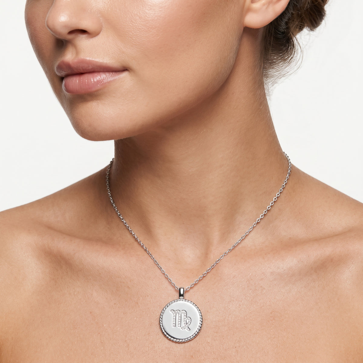 _lifestyle_image@SKU:P3923-LADR0010000DW #metal_silver+origin_lab-grown+quality_g-si