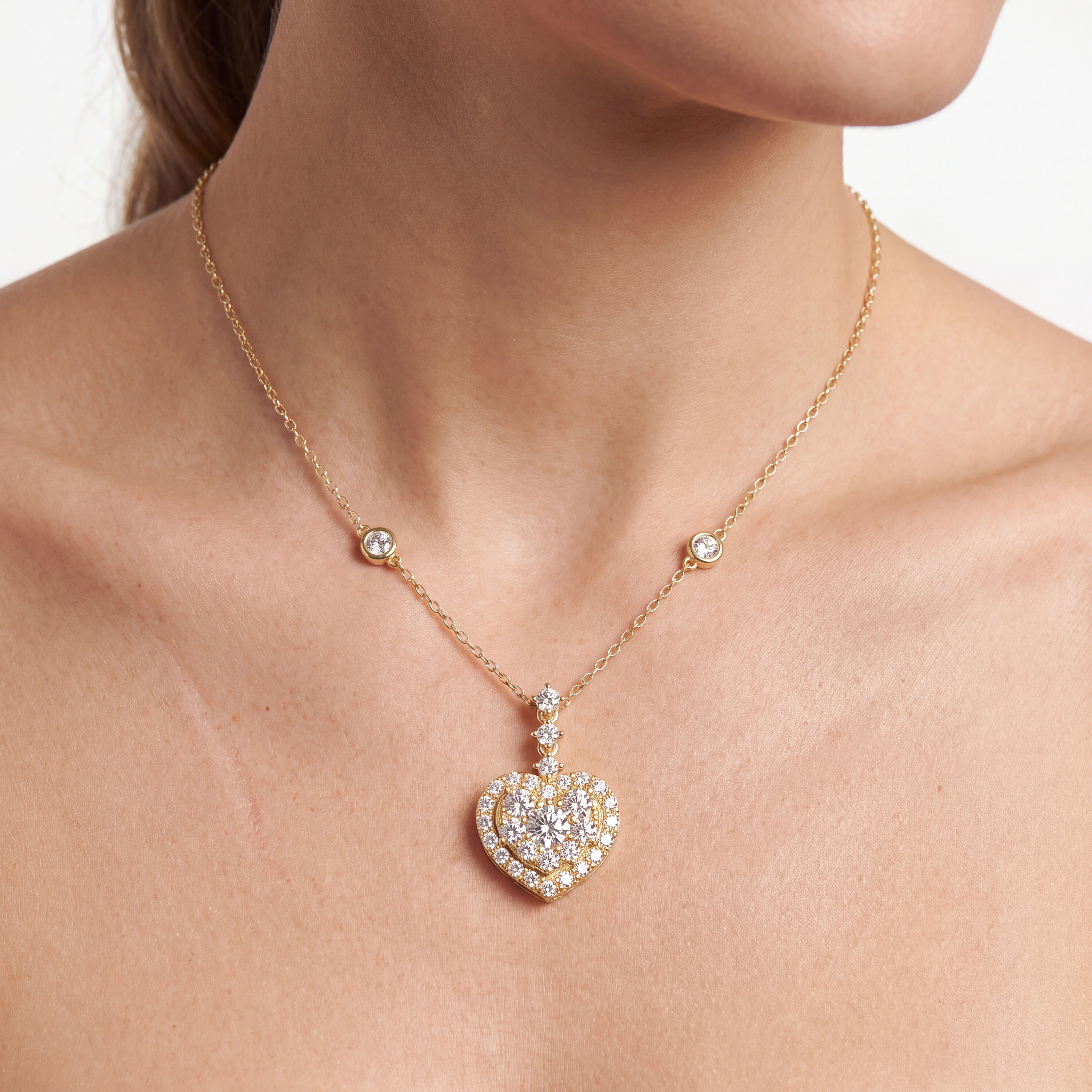 _lifestyle_image@SKU:P4119-LADR01230004Y #metal_10k-yellow-gold+origin_lab-grown+quality_g-si
