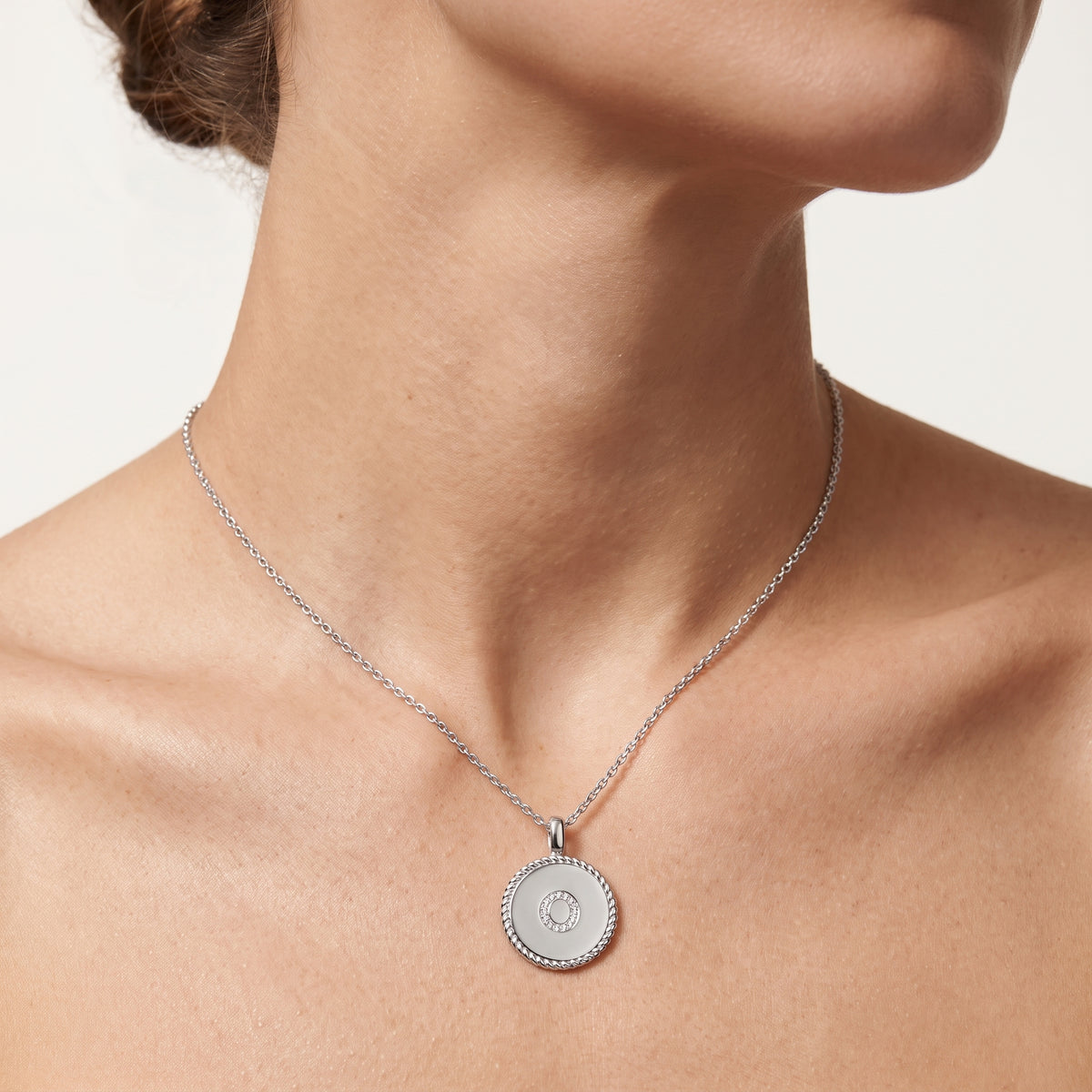 _lifestyle_image@SKU:P540O-LADR0005O00DW #metal_silver+origin_lab-grown+quality_g-si