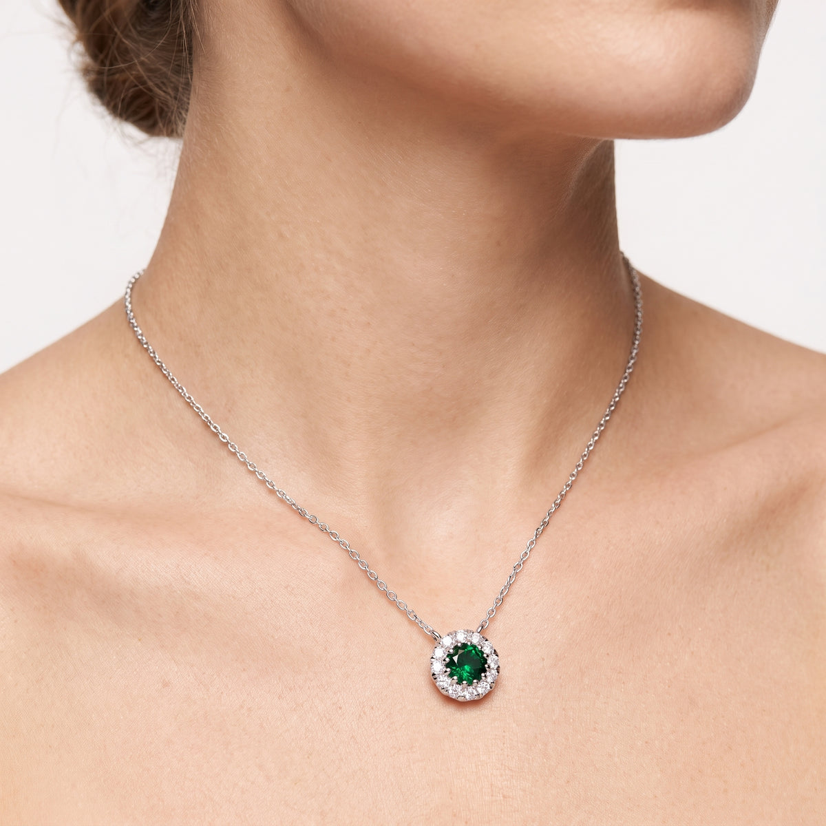 _lifestyle_image@SKU:P615G-EMGR0075000PL #metal_silver+origin_lab-created