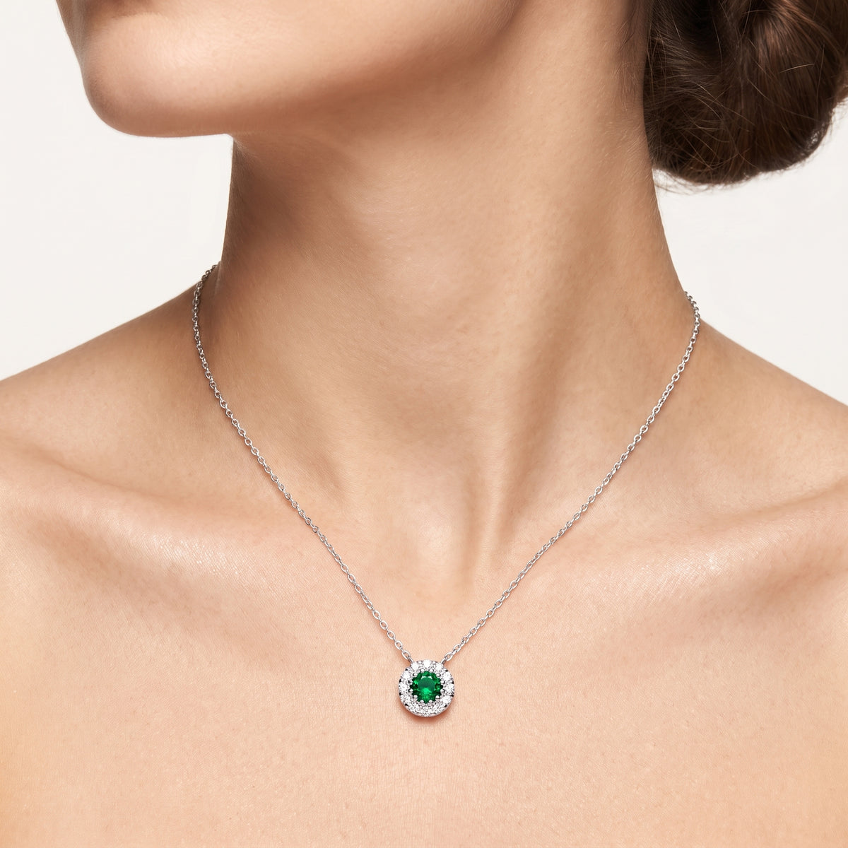 _lifestyle_image@SKU:P615G-EMGR0100000PL #metal_silver+origin_lab-created