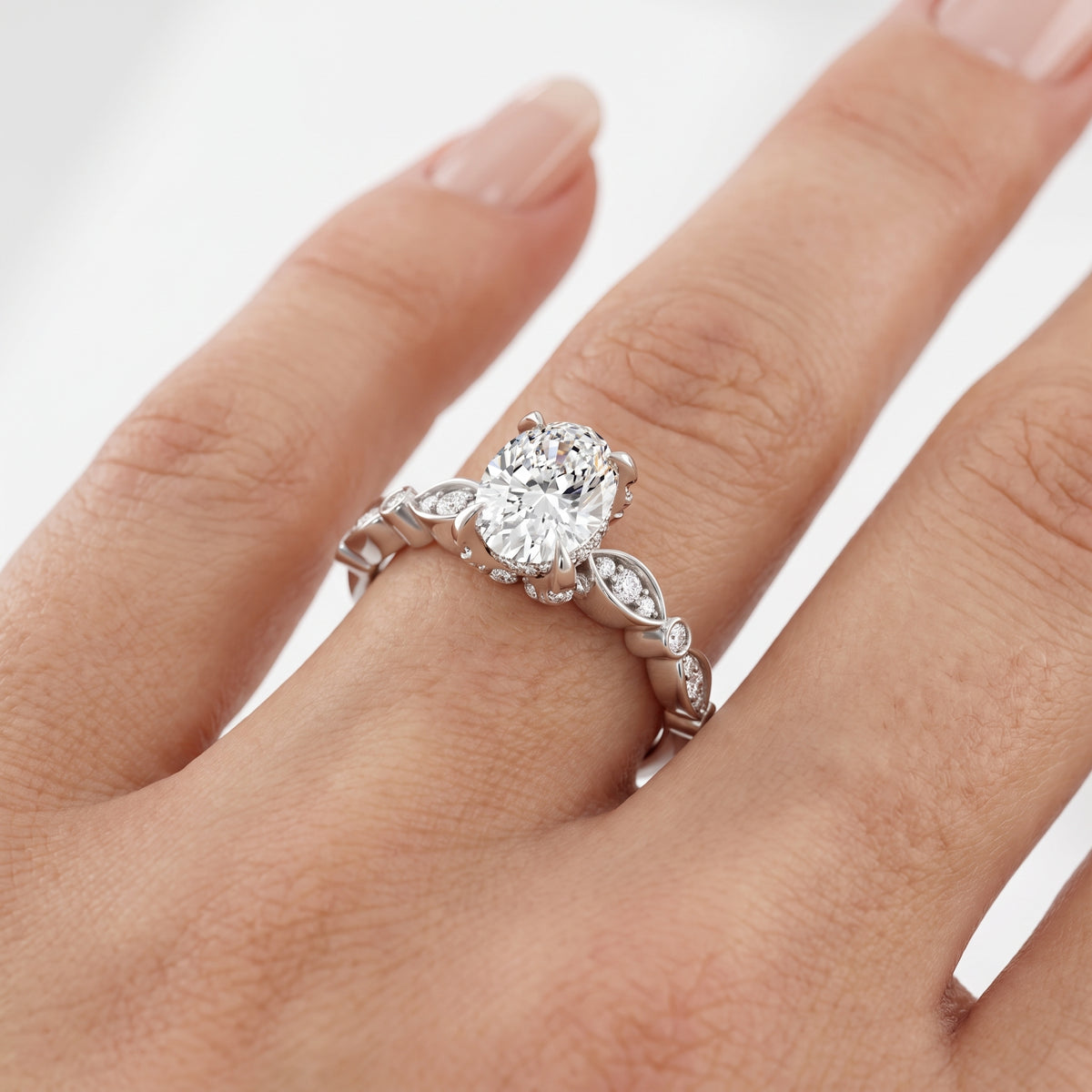 _lifestyle_image@SKU:R0055-NADO0100000PL #metal_platinum+origin_lab-grown+quality_ef-vs2+