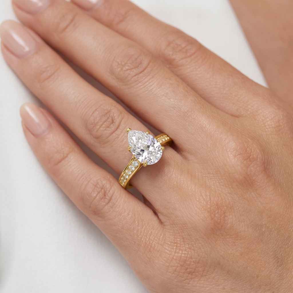 _lifestyle_image@SKU:R0323-NADD02000004Y #metal_14k-yellow-gold+origin_lab-grown+quality_ef-vs2+