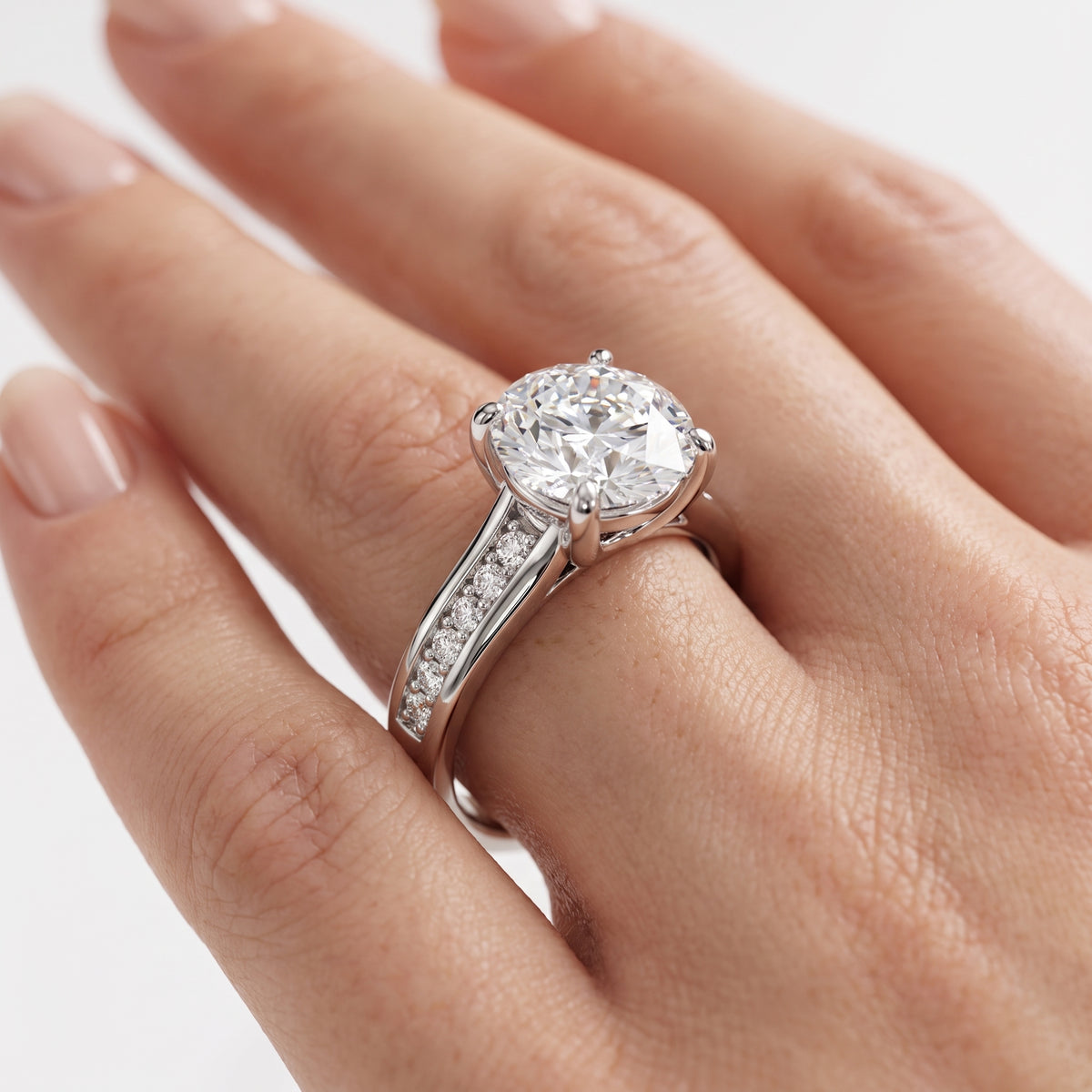 _lifestyle_image@SKU:R0323-NADR0200000PL #metal_platinum+origin_lab-grown+quality_ef-vs2+