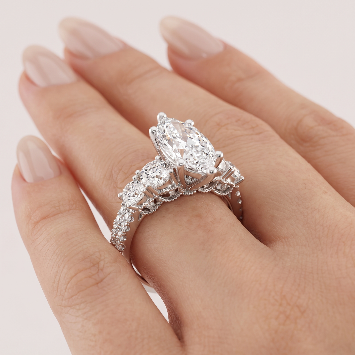 _lifestyle_image@SKU:R0324-LADM04000004W #metal_10k-white-gold+origin_lab-grown+quality_g-si