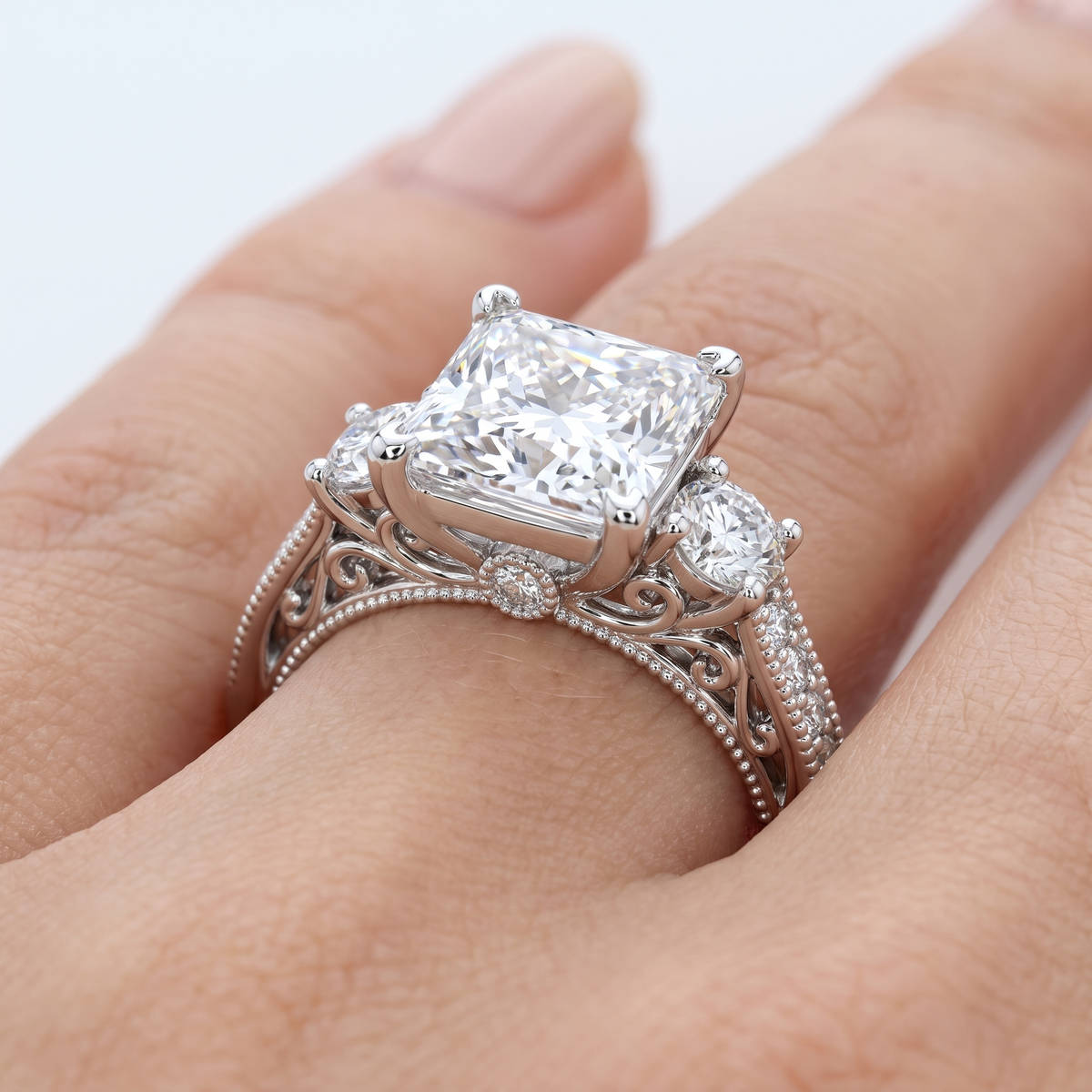 _lifestyle_image@SKU:R0324-LADP04000004W #metal_10k-white-gold+origin_lab-grown+quality_g-si