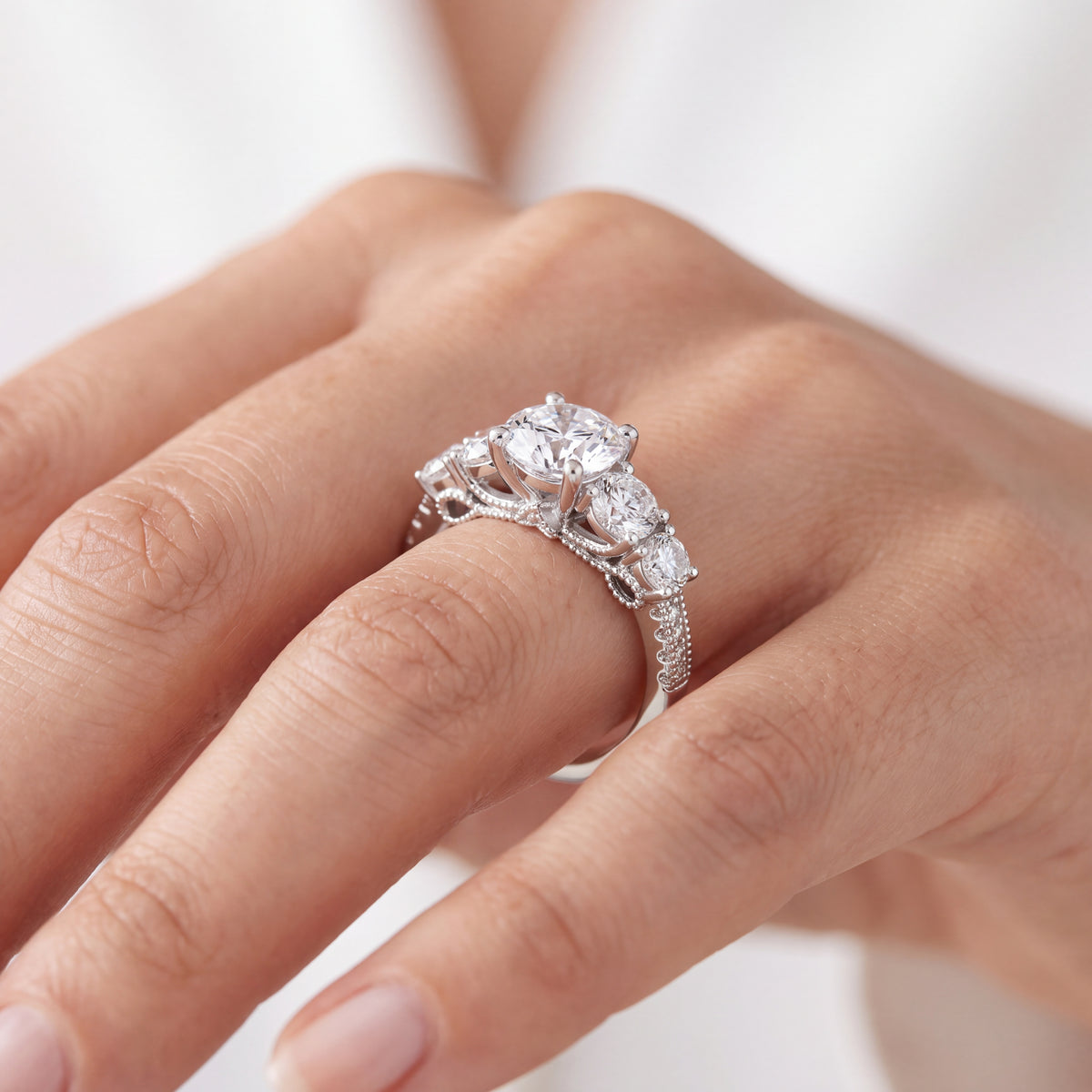 _lifestyle_image@SKU:R0324-NADR01000004W #metal_14k-white-gold+origin_lab-grown+quality_ef-vs2+