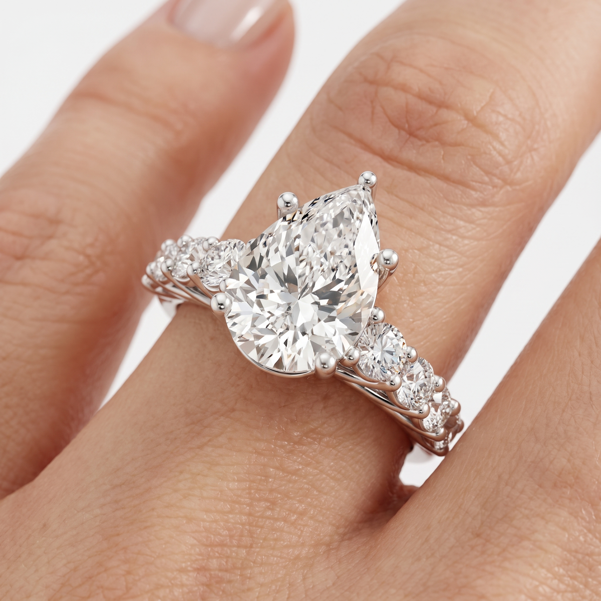 _lifestyle_image@SKU:R0327-NADD0200000PL #metal_platinum+origin_lab-grown+quality_ef-vs2+