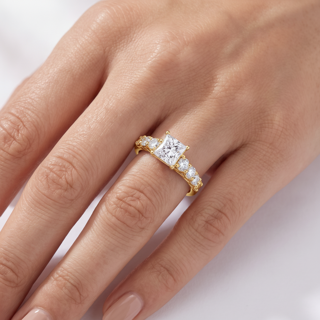 _lifestyle_image@SKU:R0327-LADP01000004Y #metal_10k-yellow-gold+origin_lab-grown+quality_g-si