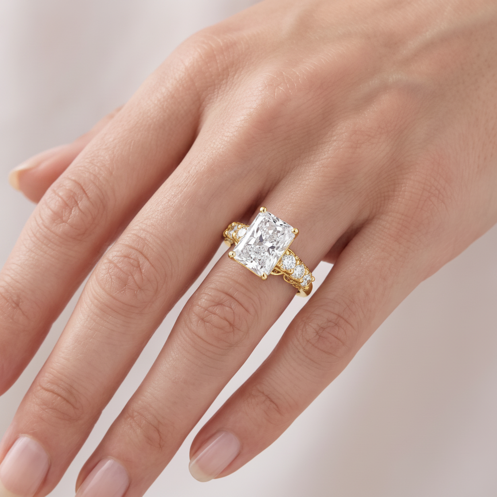 _lifestyle_image@SKU:R0327-LADT03000004Y #metal_10k-yellow-gold+origin_lab-grown+quality_g-si