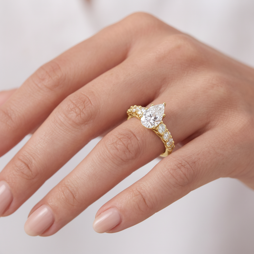 _lifestyle_image@SKU:R0327-NADD01000004Y #metal_14k-yellow-gold+origin_lab-grown+quality_ef-vs2+