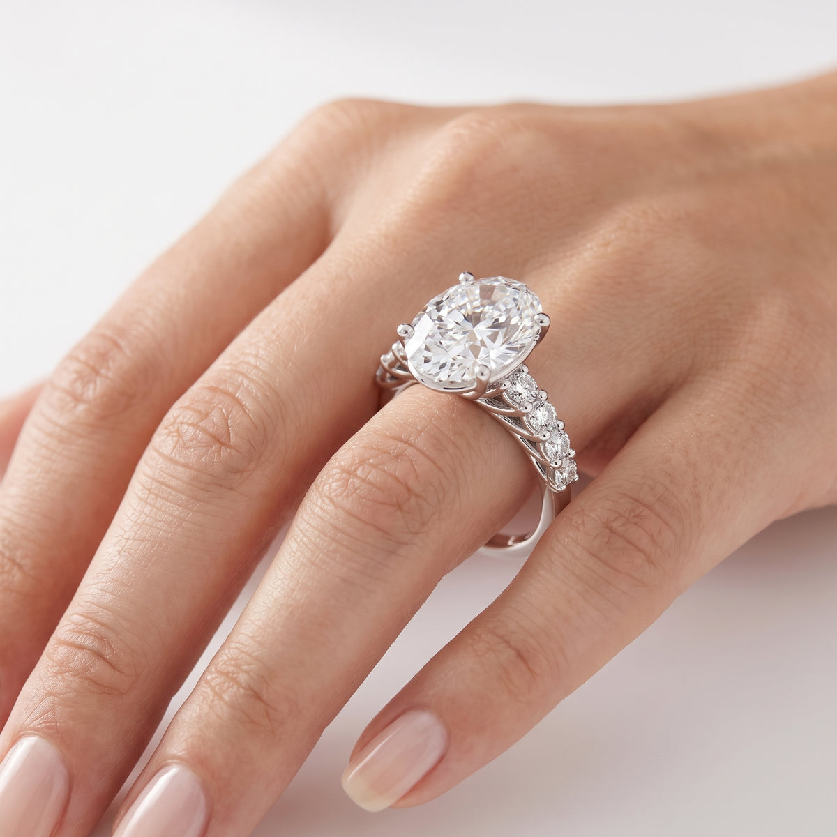 _lifestyle_image@SKU:R0327-NADO03000004W #metal_14k-white-gold+origin_lab-grown+quality_ef-vs2+