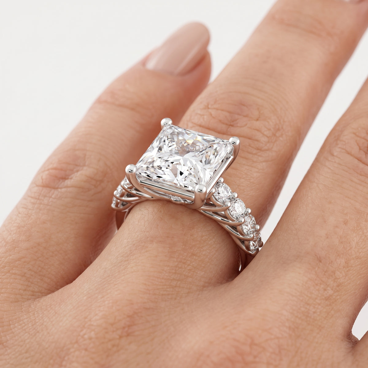 _lifestyle_image@SKU:R0327-NADP0400000PL #metal_platinum+origin_lab-grown+quality_ef-vs2+