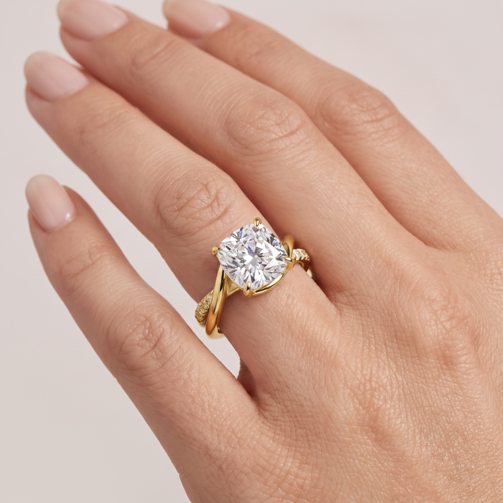 _lifestyle_image@SKU:R0329-LADC02000004Y #metal_10k-yellow-gold+origin_lab-grown+quality_g-si