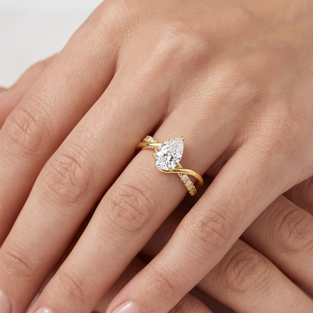 _lifestyle_image@SKU:R0329-LADD01000004Y #metal_10k-yellow-gold+origin_lab-grown+quality_g-si
