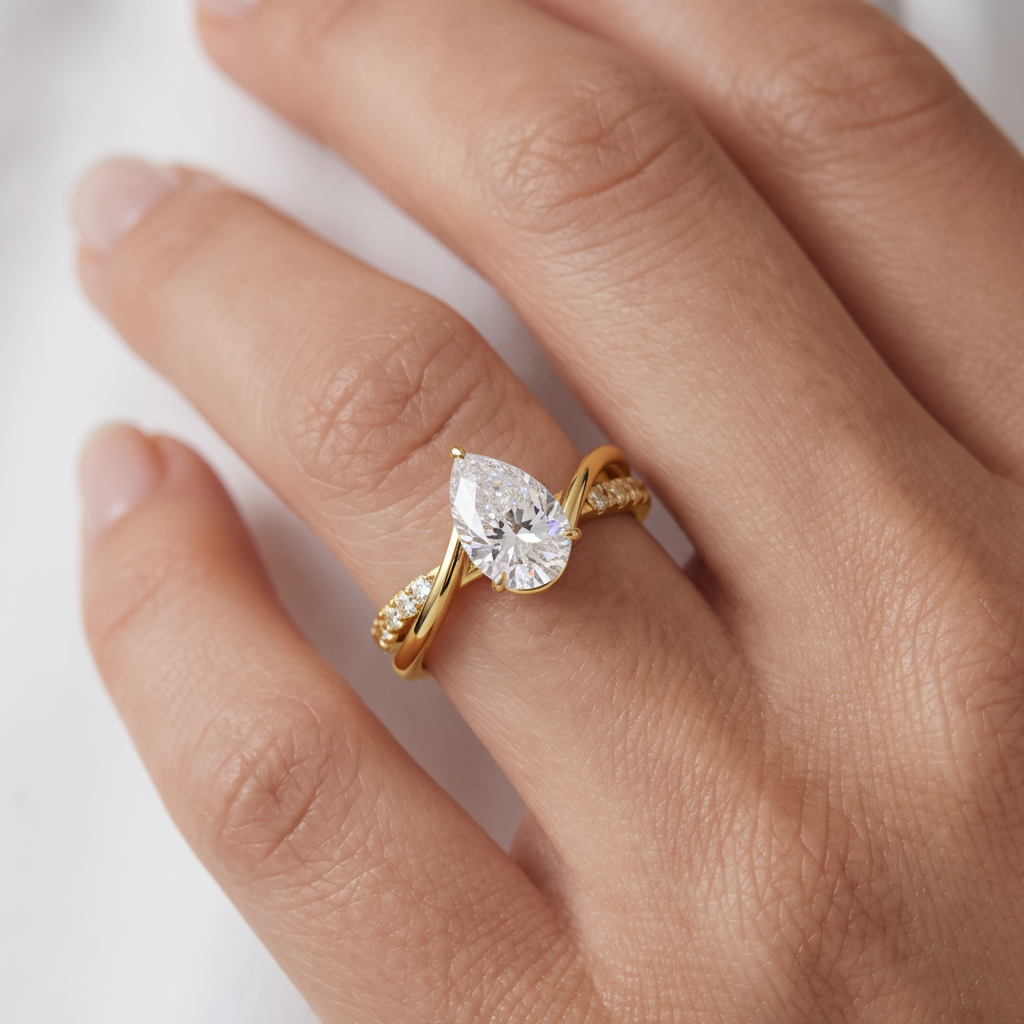 _lifestyle_image@SKU:R0329-NADD01000004Y #metal_14k-yellow-gold+origin_lab-grown+quality_ef-vs2+