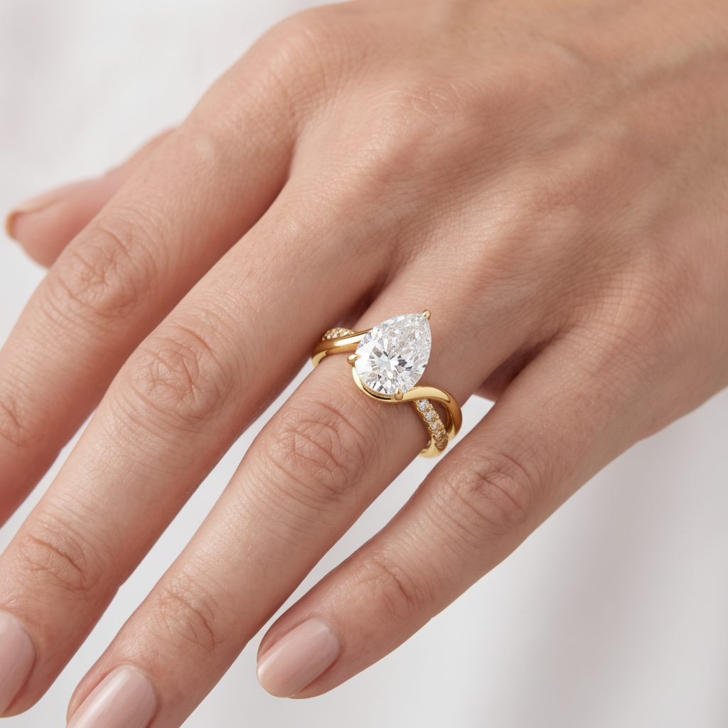 _lifestyle_image@SKU:R0329-LADD04000004Y #metal_10k-yellow-gold+origin_lab-grown+quality_g-si