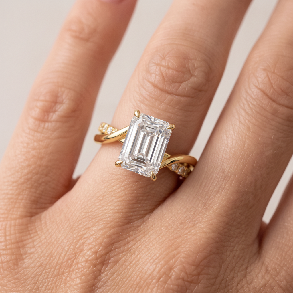 _lifestyle_image@SKU:R0329-LADE04000004Y #metal_10k-yellow-gold+origin_lab-grown+quality_g-si
