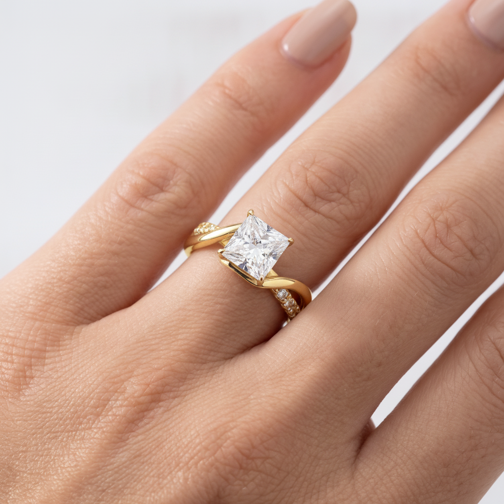 _lifestyle_image@SKU:R0329-LADP03000004Y #metal_10k-yellow-gold+origin_lab-grown+quality_g-si