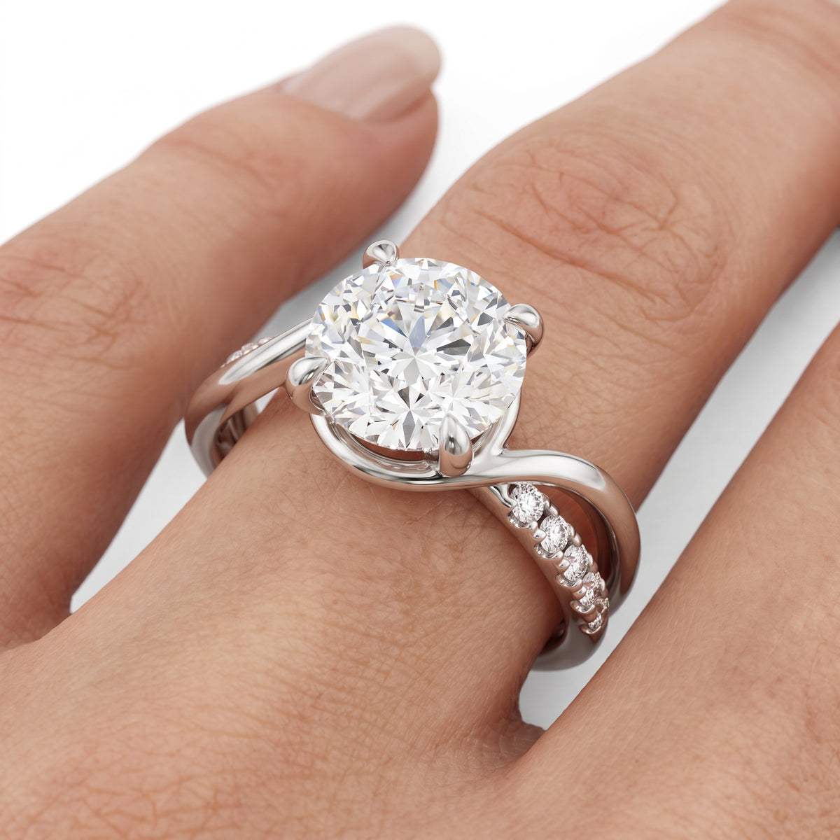 _lifestyle_image@SKU:R0329-NADR0200000PL #metal_platinum+origin_lab-grown+quality_ef-vs2+