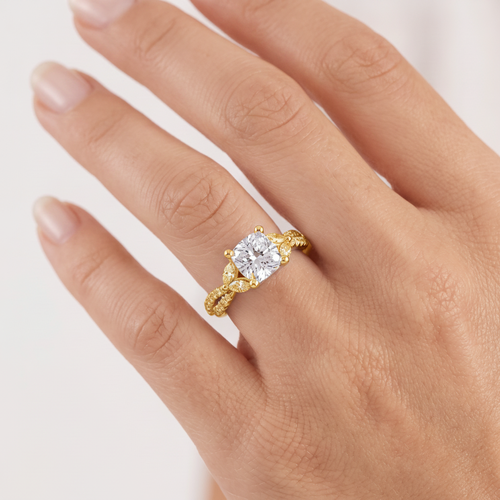 _lifestyle_image@SKU:R0330-LADC01000004Y #metal_10k-yellow-gold+origin_lab-grown+quality_g-si