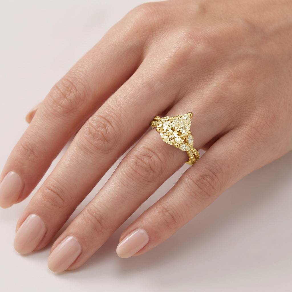 _lifestyle_image@SKU:R0330-LADD02000004Y #metal_10k-yellow-gold+origin_lab-grown+quality_g-si