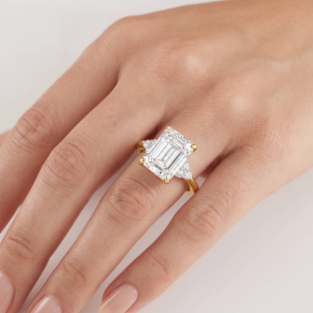 _lifestyle_image@SKU:R0331-LADE03000004Y #metal_10k-yellow-gold+origin_lab-grown+quality_g-si