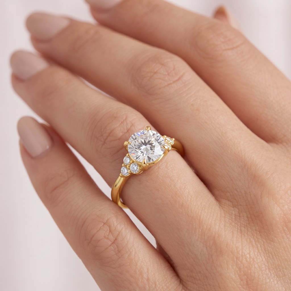 _lifestyle_image@SKU:R0331-LADR01000004Y #metal_10k-yellow-gold+origin_lab-grown+quality_g-si