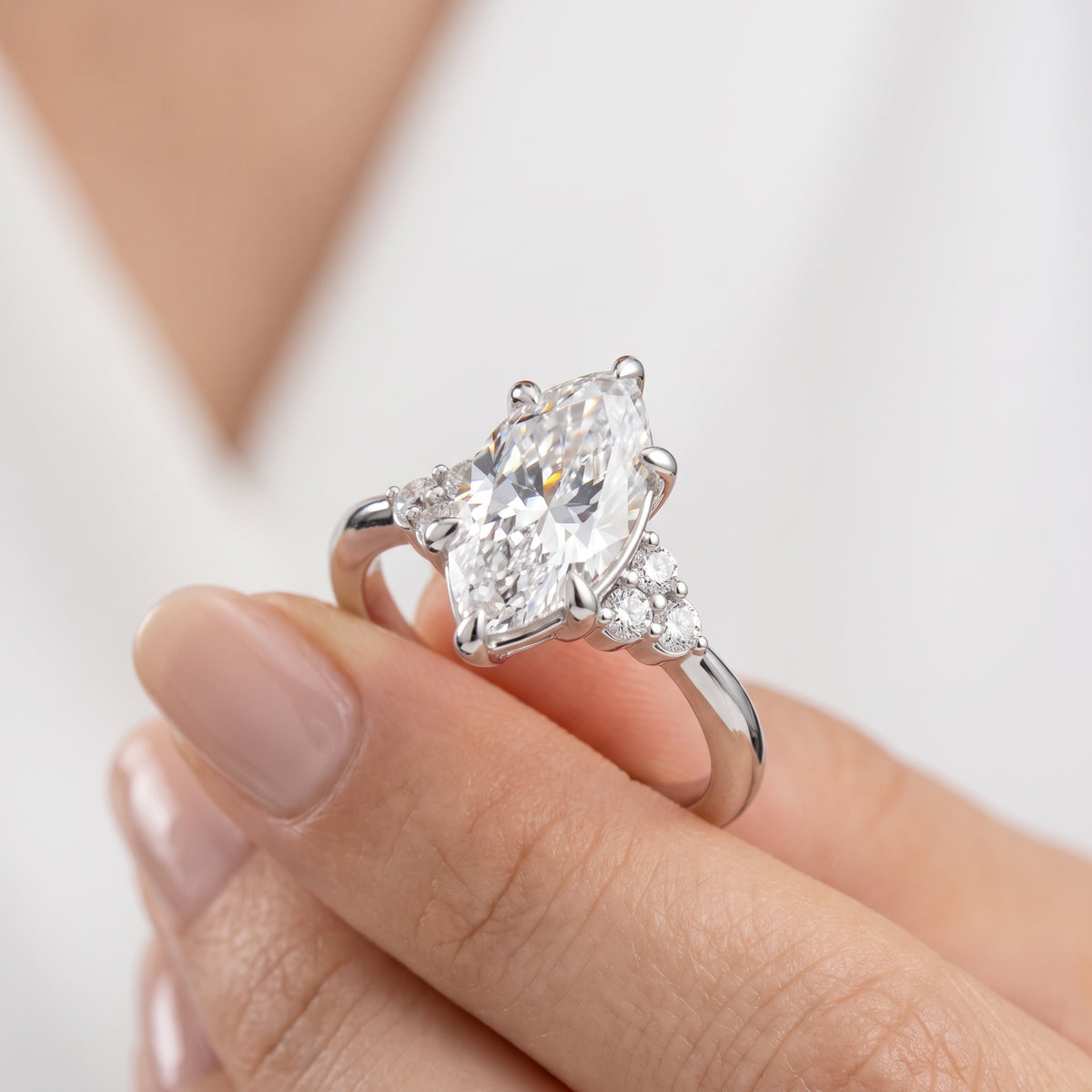 _lifestyle_image@SKU:R0331-NADM02000004W #metal_14k-white-gold+origin_lab-grown+quality_ef-vs2+