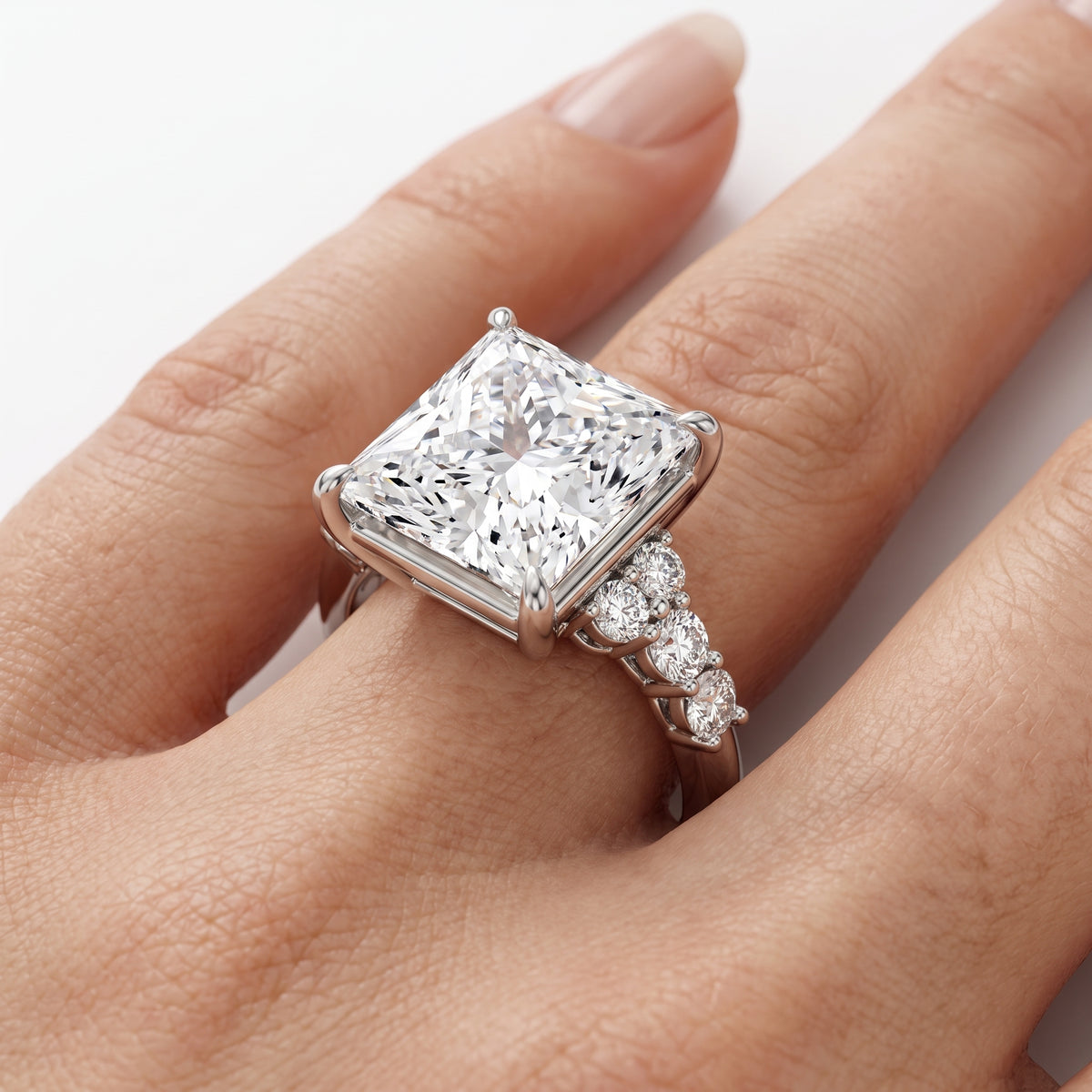_lifestyle_image@SKU:R0331-NADP0400000PL #metal_platinum+origin_lab-grown+quality_ef-vs2+