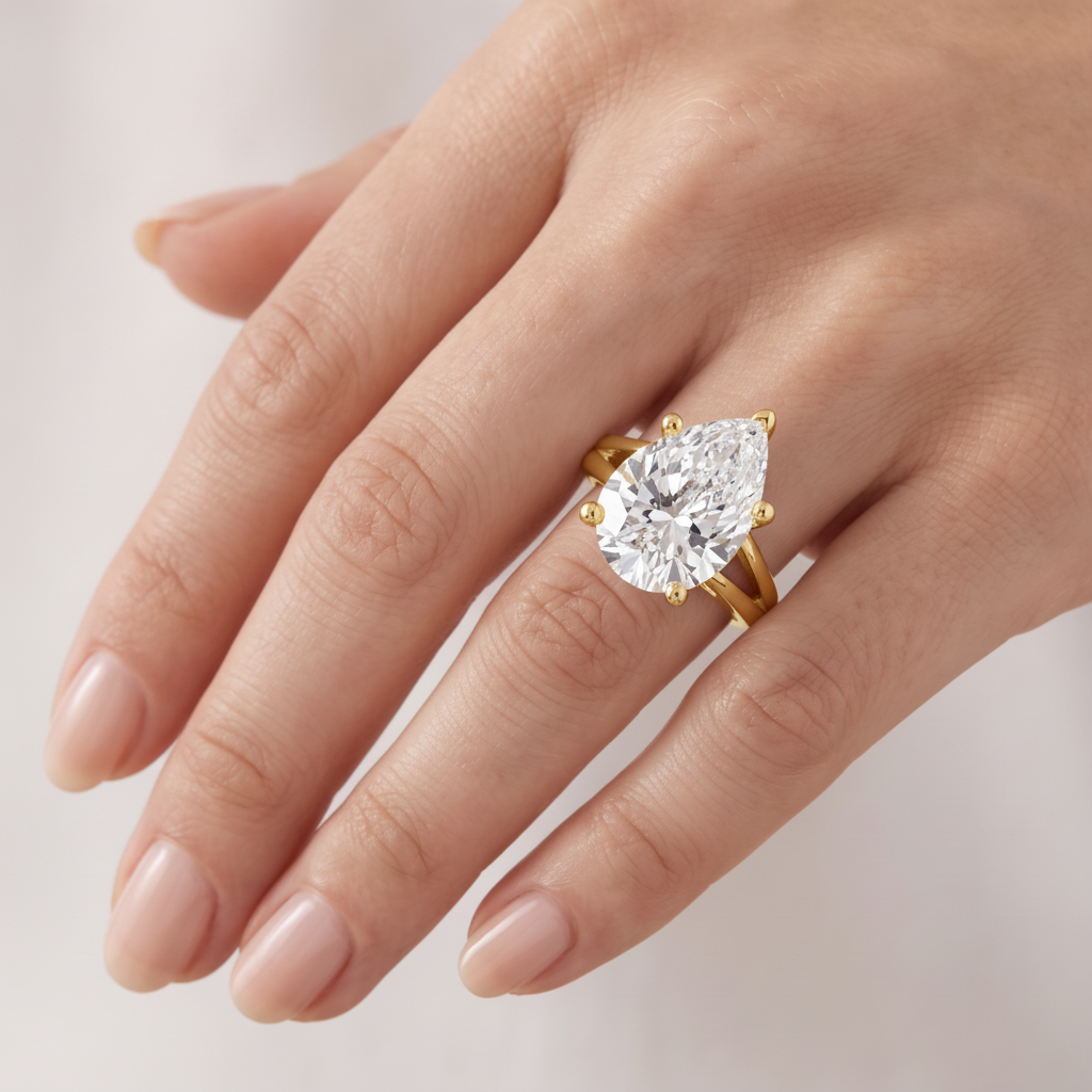 _lifestyle_image@SKU:R0464-LADD03000004Y #metal_10k-yellow-gold+origin_lab-grown+quality_g-si