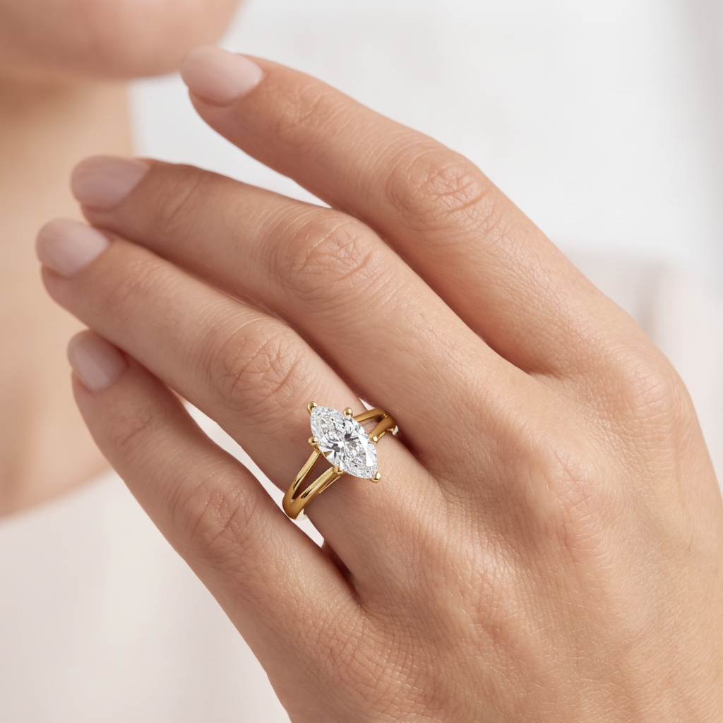 _lifestyle_image@SKU:R0464-LADM01000004Y #metal_10k-yellow-gold+origin_lab-grown+quality_g-si