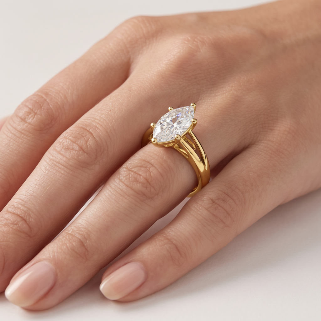 _lifestyle_image@SKU:R0464-LADM03000004Y #metal_10k-yellow-gold+origin_lab-grown+quality_g-si