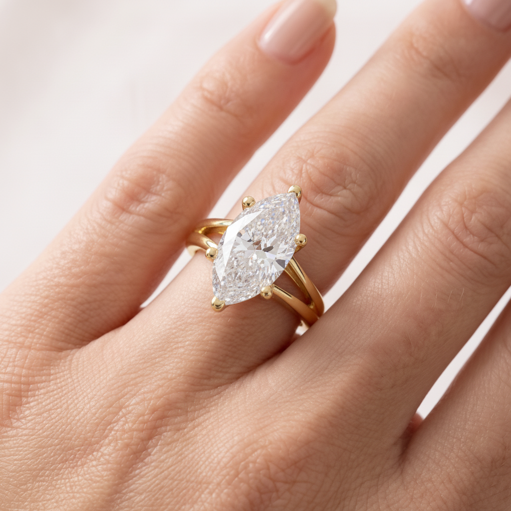 _lifestyle_image@SKU:R0464-LADM04000004Y #metal_10k-yellow-gold+origin_lab-grown+quality_g-si