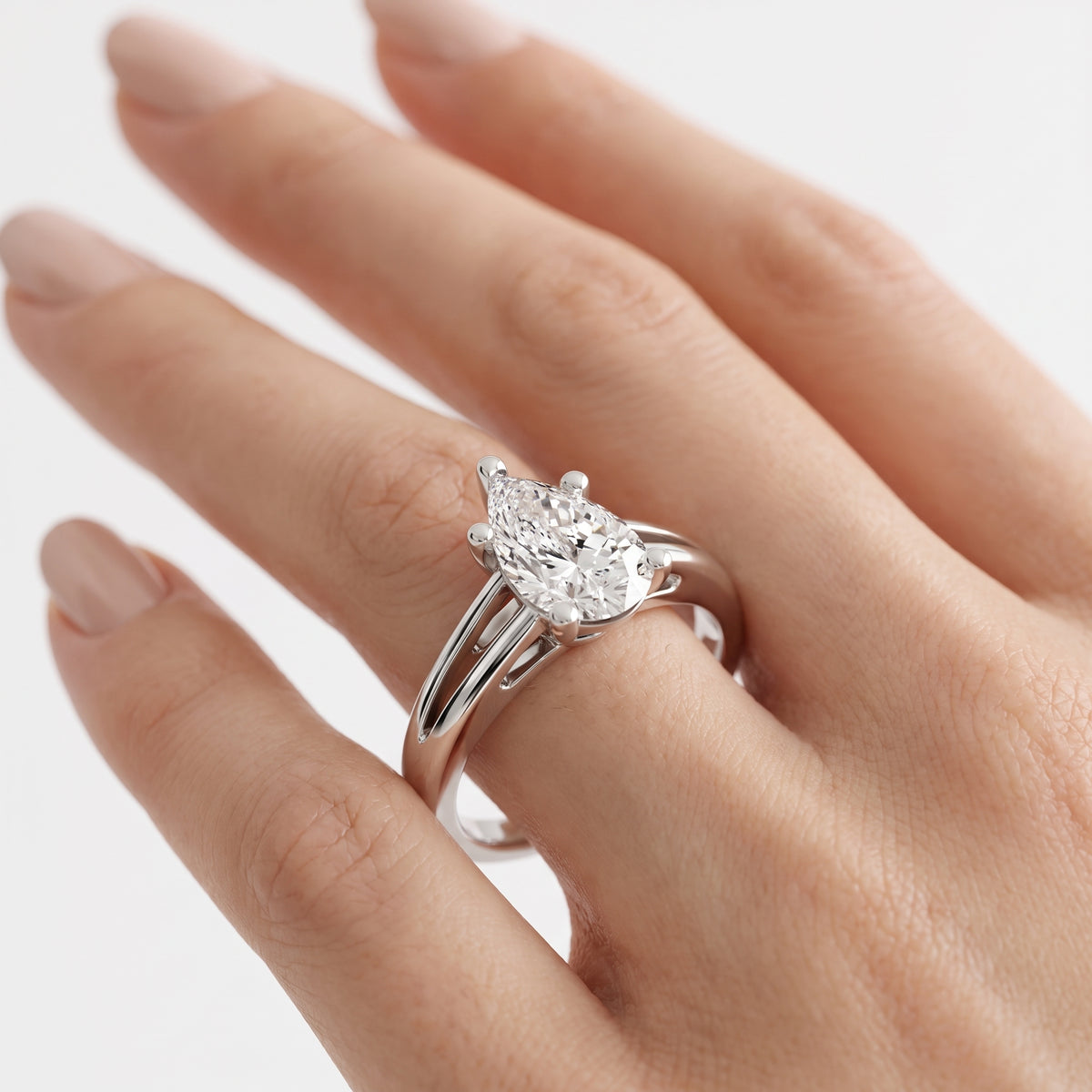 _lifestyle_image@SKU:R0464-NADD0100000PL #metal_platinum+origin_lab-grown+quality_ef-vs2+