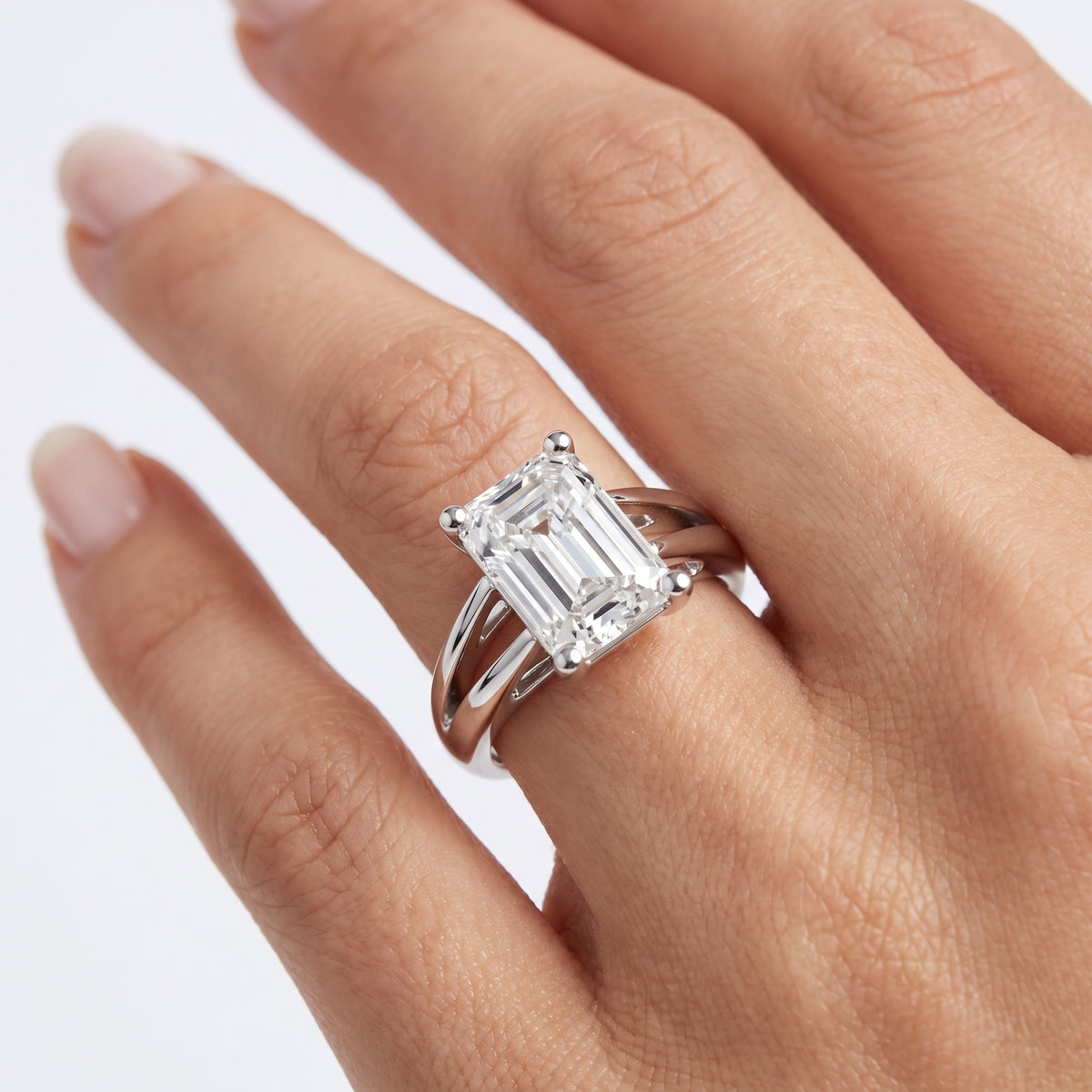 _lifestyle_image@SKU:R0464-NADE0200000PL #metal_platinum+origin_lab-grown+quality_ef-vs2+